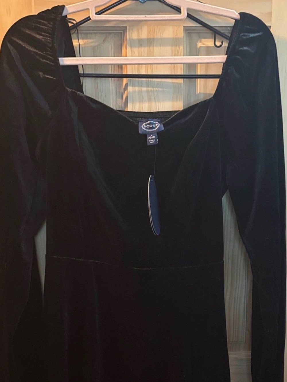 NWT Chic Black Velvet Long Sleeve Dress - Picture 5 of 5